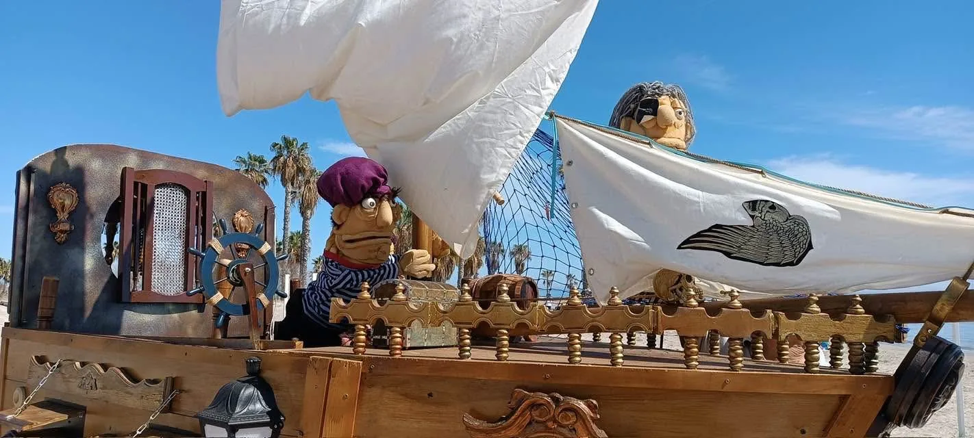 barco pirata playa